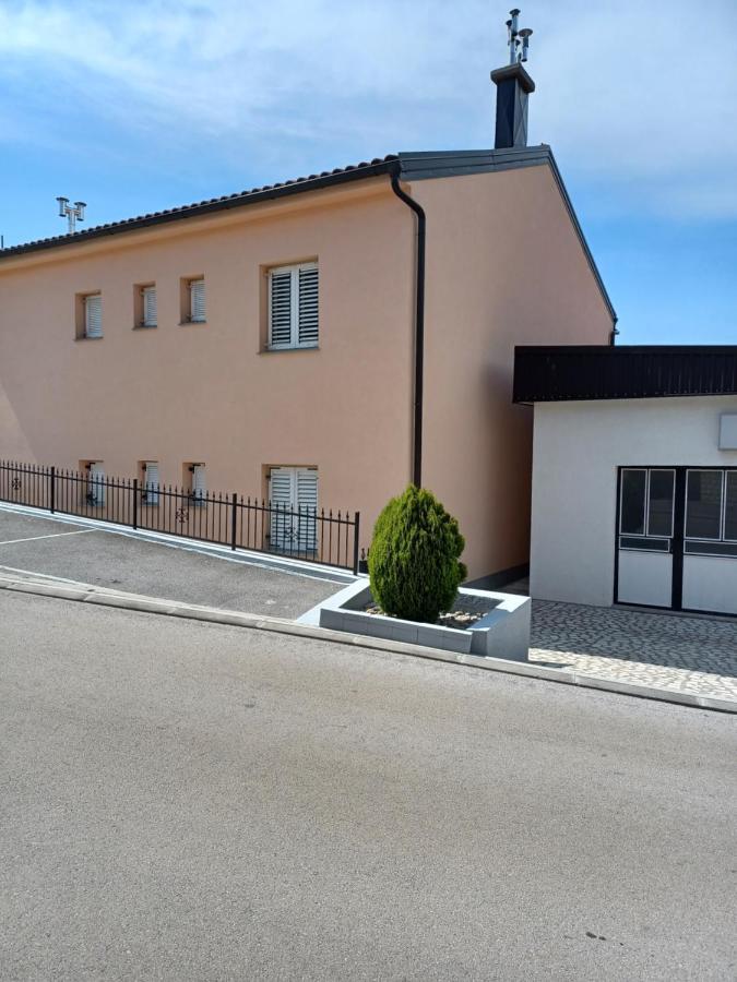 Apartman Erika Сен Екстериор снимка